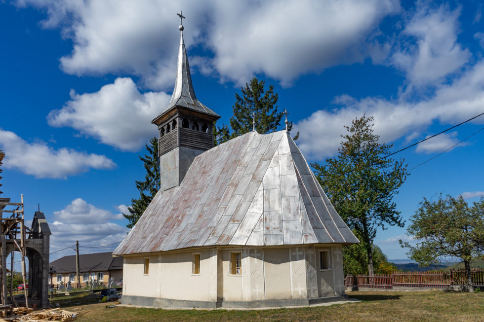 Biserica de lemn „Sfinții Arhangheli Mihail şi Gavril” din Codru Butesii