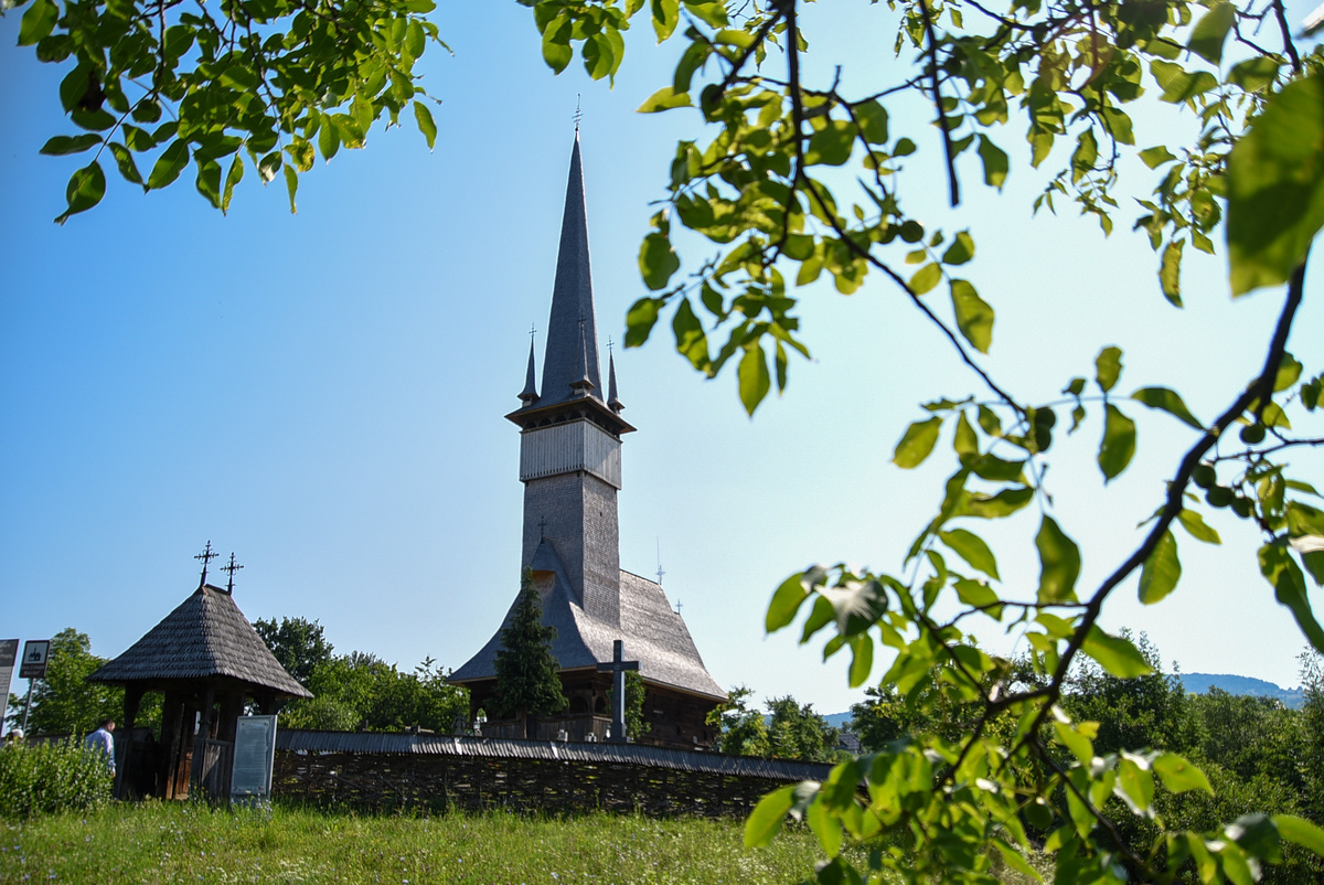 Biserica de lemn „Sfinții Arhangheli Mihail și Gavriil” din Plopiș