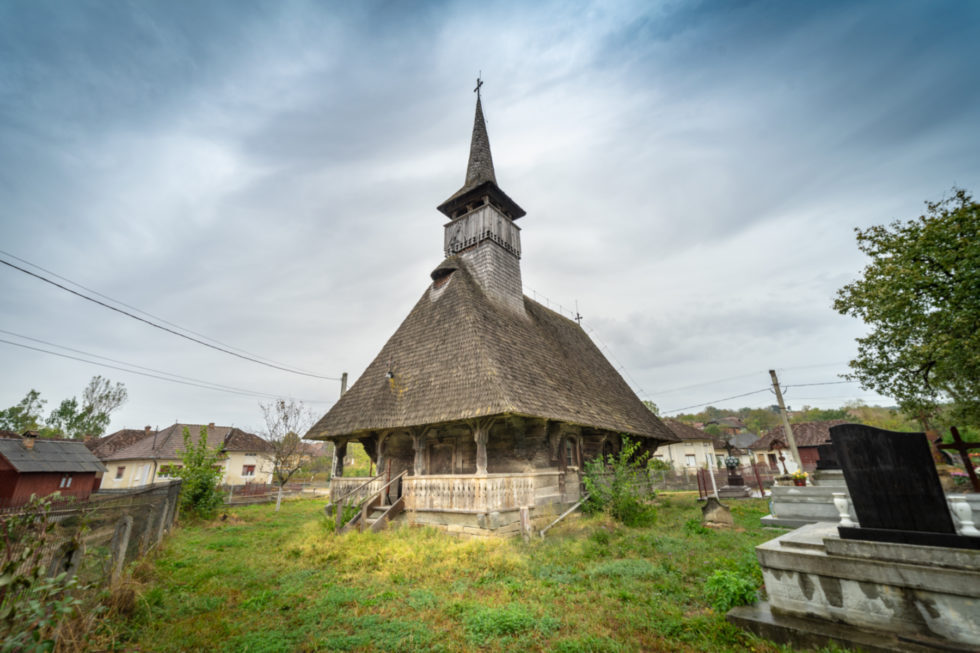 Biserica de lemn „Sfinții Arhangheli” din Vălenii Şomcutei