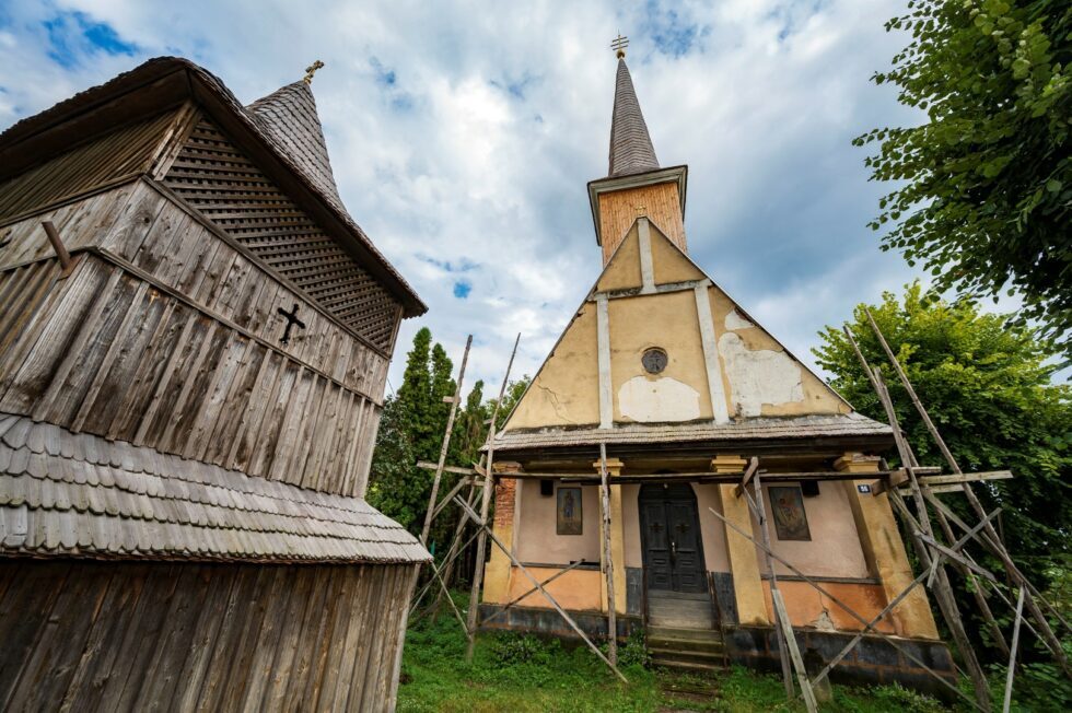 Biserica de lemn „Sfinții Arhangheli” din Ulmeni